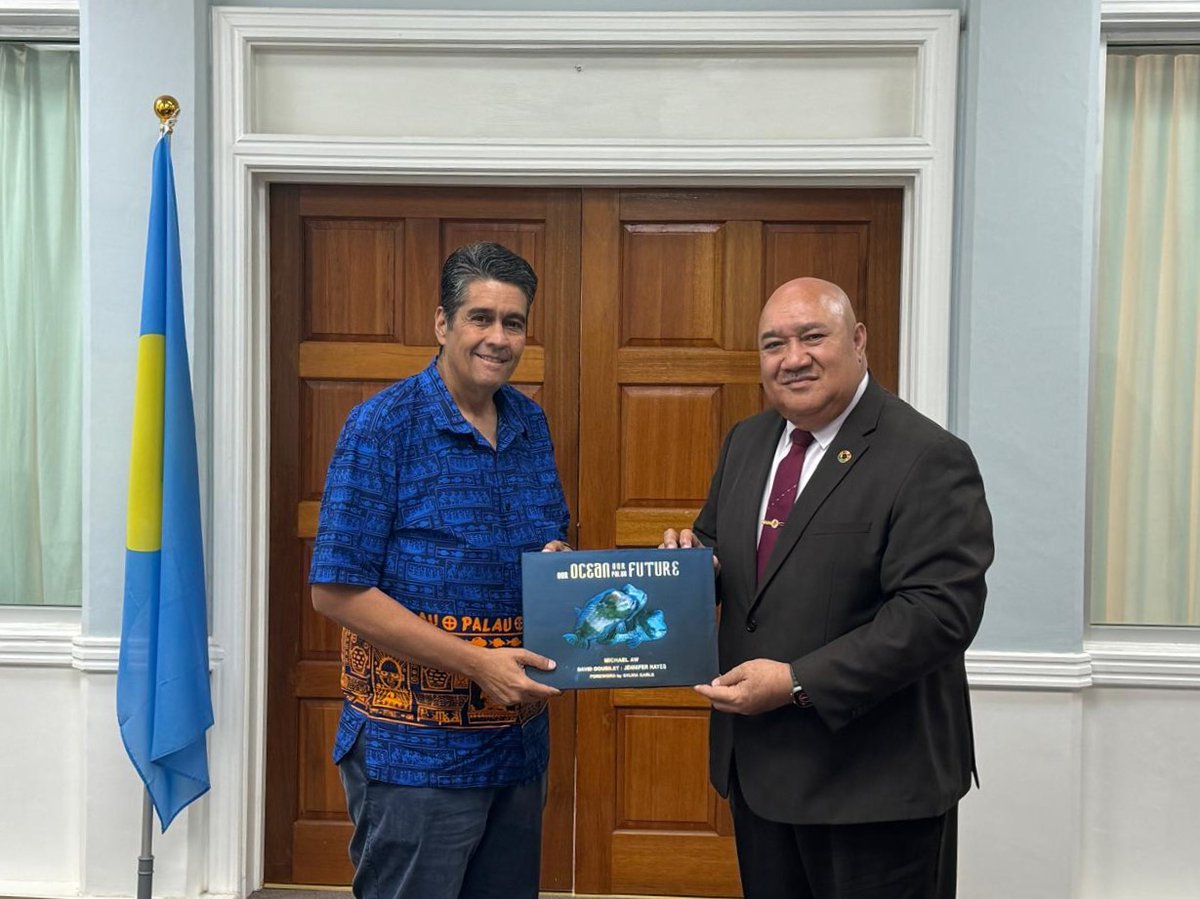 Great to meet with President of #Palau <a href="/Surangeljr/">President Surangel Whipps, Jr.</a> and Cabinet members today to discuss pressing health issues facing the Region—from the impact of #ClimateChange on health to healthcare workforce challenges and noncommunicable diseases.