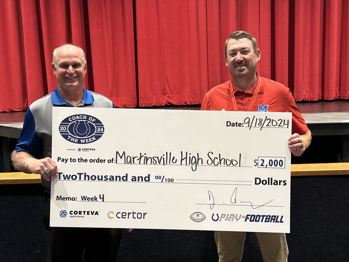 ericbowlen's tweet image. Former Colt &amp;amp; NFL player, Mike Pryor, presented @CoachDug with the Colts/NFL High School “Coach of the Week.” The athletic department received $2,000 check @MSDMartinsville @ArtesianNation @BellCatMHS @artieredblue @Martinsville_FB
