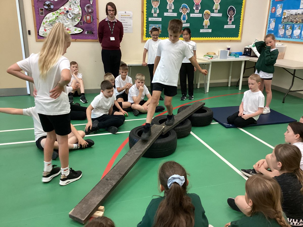 NewDelPrimary's tweet photo. A brilliant mission today in Y5. Nelly Bly reached London. Tower bridge is still being built so we had to help. Great designs, teamwork and communication Y5! @CommandoJoes @NU_Foundation https://t.co/XFKxVIqroA