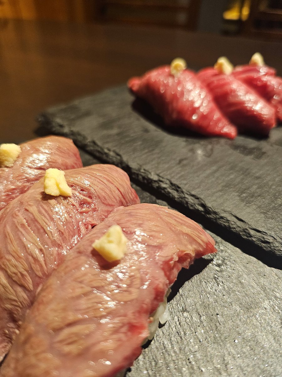 BistroCiel's tweet photo. 本日よりスタートのインスタフォロワー様限定メニュー❗
『黒毛和牛ザブトンの炙り肉寿司』
詳しくはインスタをチェックしてね✨
https://t.co/NoHEj8st41 https://t.co/mTErV4p25B