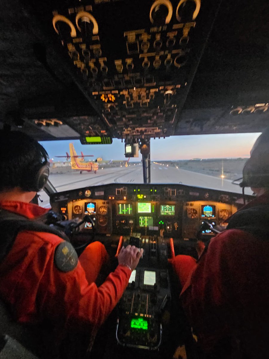 EU Civil Protection & Humanitarian Aid 🇪🇺 (@eu_echo) on Twitter photo The response to wildfires in northern Portugal 🇵🇹 continues, with several European teams 🇫🇷🇮🇹🇪🇸 joining forces with local firefighters.
A total of 8 planes sent via the EU are operating on the ground.
Here are a few shots from <a href="/SecCivileFrance/">Sécurité Civile</a>. Merci !
#EUCivilProtection The response to wildfires in northern Portugal 🇵🇹 continues, with several European teams 🇫🇷🇮🇹🇪🇸 joining forces with local firefighters.
A total of 8 planes sent via the EU are operating on the ground.
Here are a few shots from <a href="/SecCivileFrance/">Sécurité Civile</a>. Merci !
#EUCivilProtection