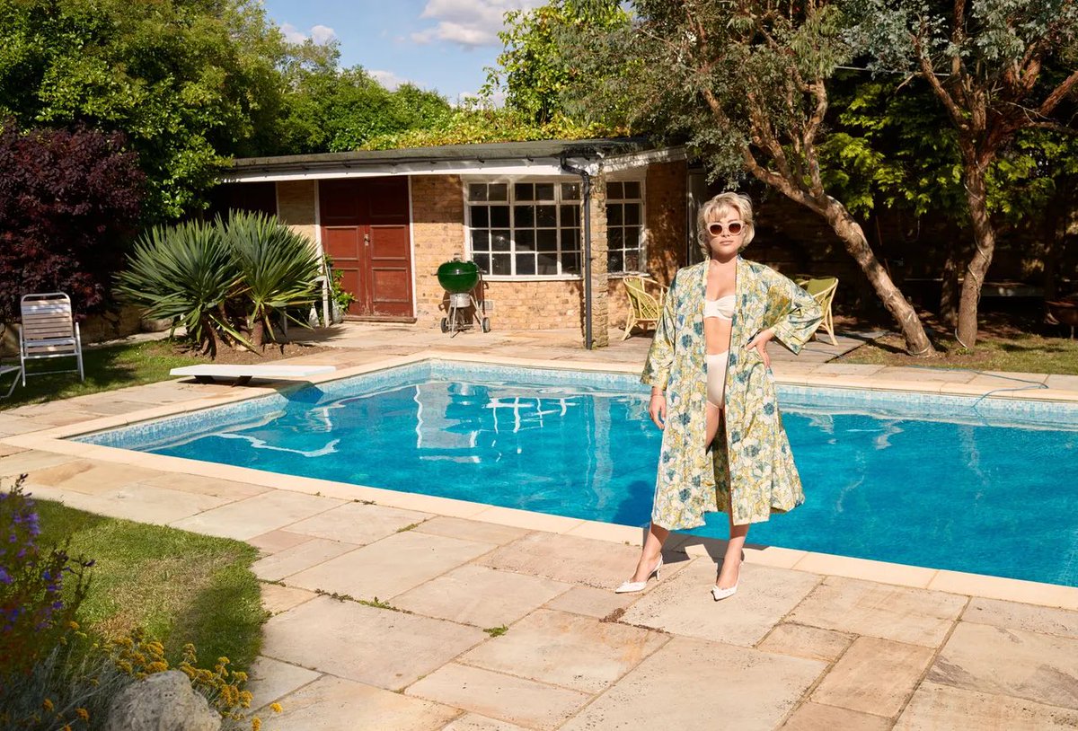 bestofpugh's tweet image. florence pugh for british vogue