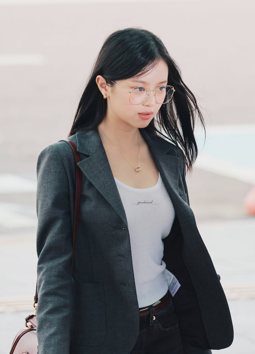 __yunhand__'s tweet photo. 240918 ICN

阿...真的好漂亮🥺

#뉴진스 #NewJeans 
#하니 #Hanni #ハニ https://t.co/WlJGIfceQS