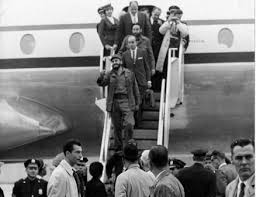 Fidel arriba al aeropuerto internacional de Idlewild en Estados Unidos, para asistir a la XV Asamblea General de la ONU.#FidelPorSiempre  #CubaViveEnSuHistoria