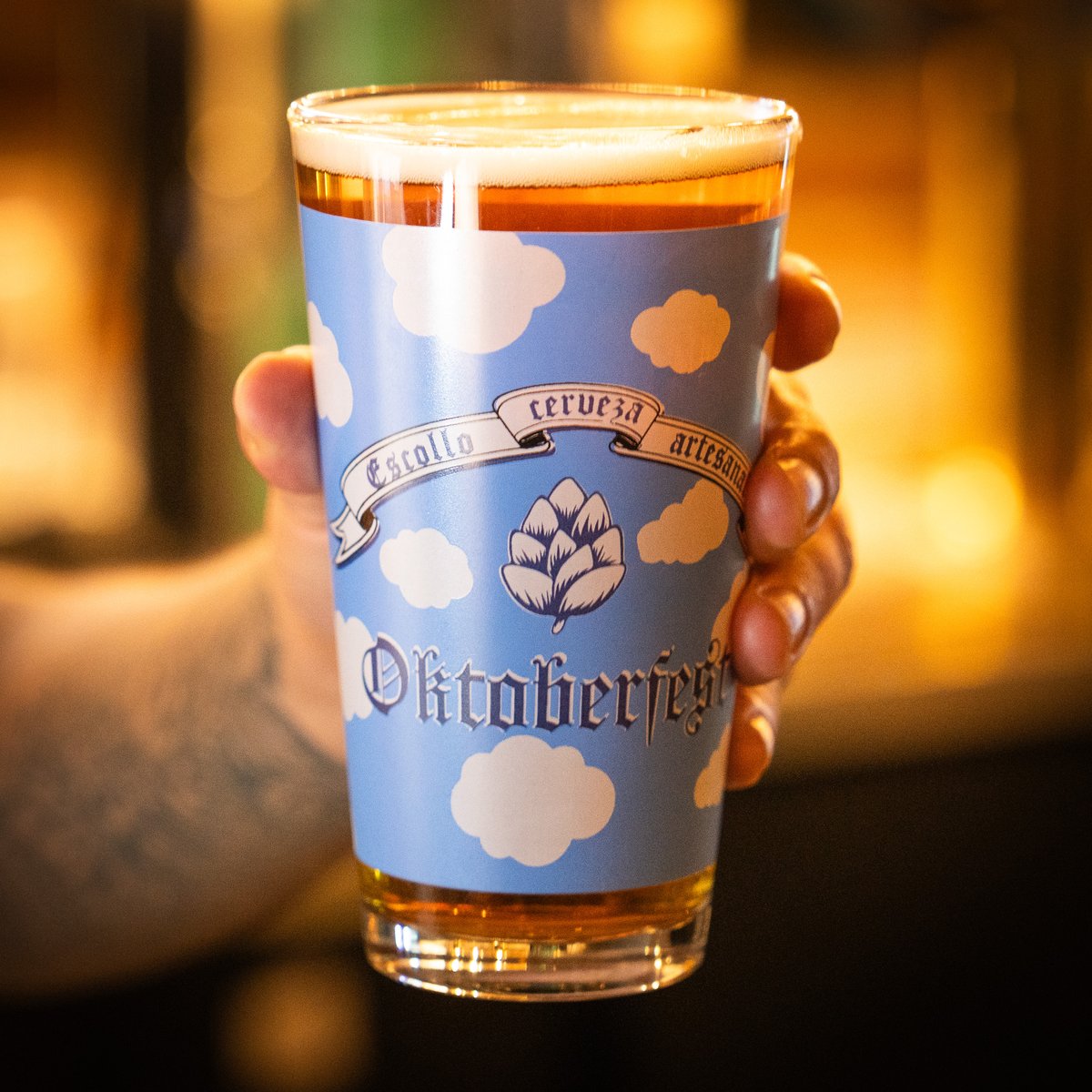 En honor a la tradicional festividad alemana, Escollo presenta su tradicional cerveza Märzen, una edición especial creada exclusivamente para celebrar el Oktoberfest. 
Esta cerveza estará disponible en La Roma Brewing y otros puntos selectos a partir de hoy, por tiempo limitado.