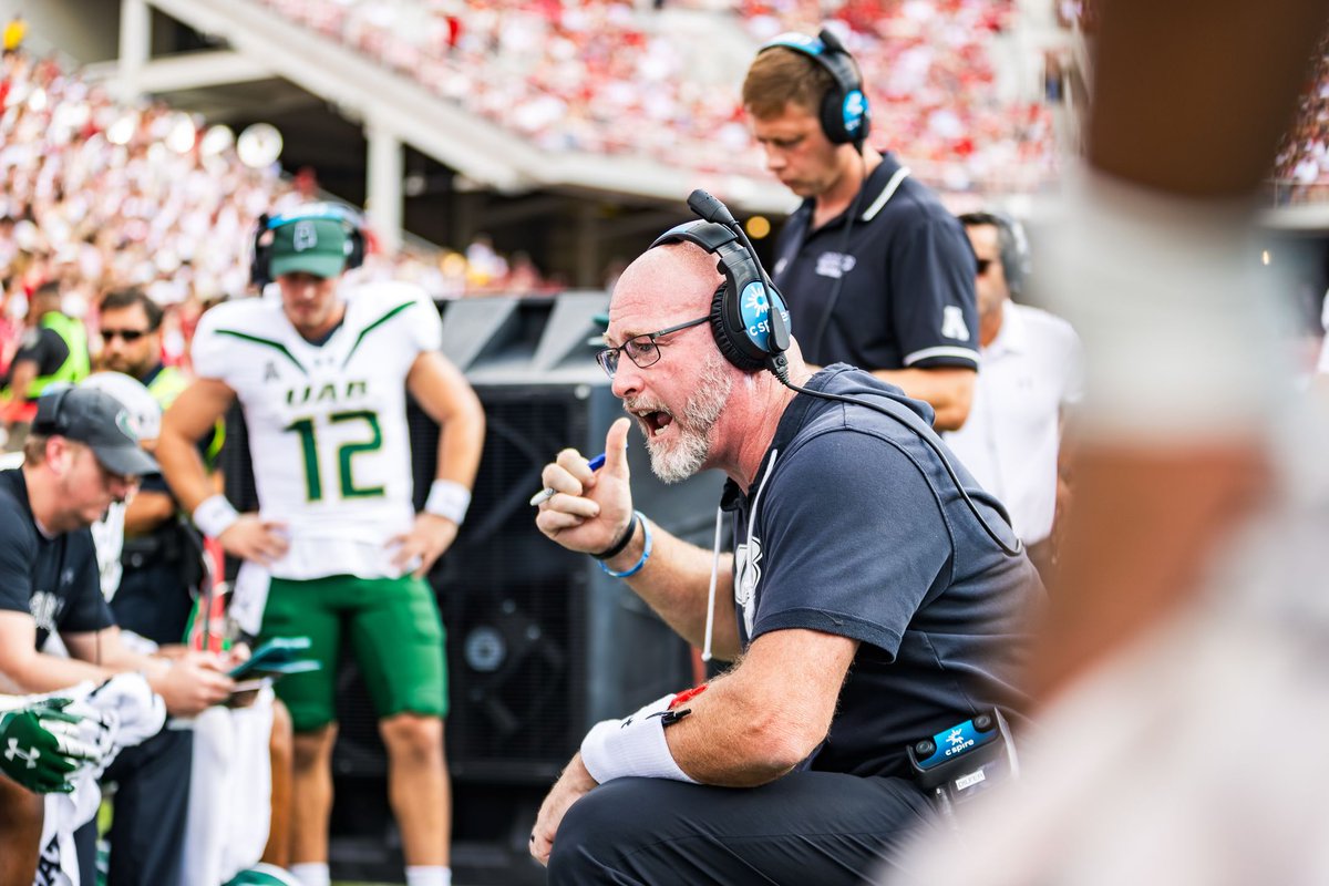 I spent a day with Trent Dilfer and his UAB coaching staff last week as they prepared for Arkansas. 

Inside UAB's "death by a thousand cuts" strategy that had the Razorbacks on the ropes Saturday before falling just short: cbssports.com/college-footba…