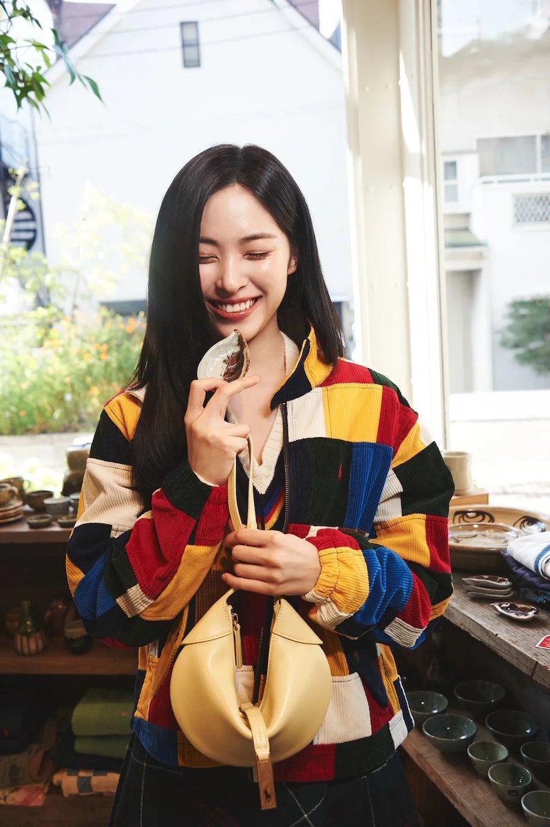 ketchupryujin's tweet photo. SHE’S LITERALLY SO STUNNING OMG?? https://t.co/lRBXKP6qkh