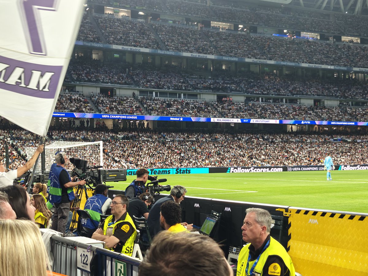 DavidCG1995's tweet photo. 🚨Esta es la situación de mi padre y mia en todos los partidos,abonados y socios desde hace50 y 23 años del @realmadrid(yo con movilidad reducida).El club esta informado y no nos da una solución que no sea irnos al gallinero.Ya no sabemos que hacer,por favor necesitamos ayuda⬇️HL https://t.co/zYF2guQD7T