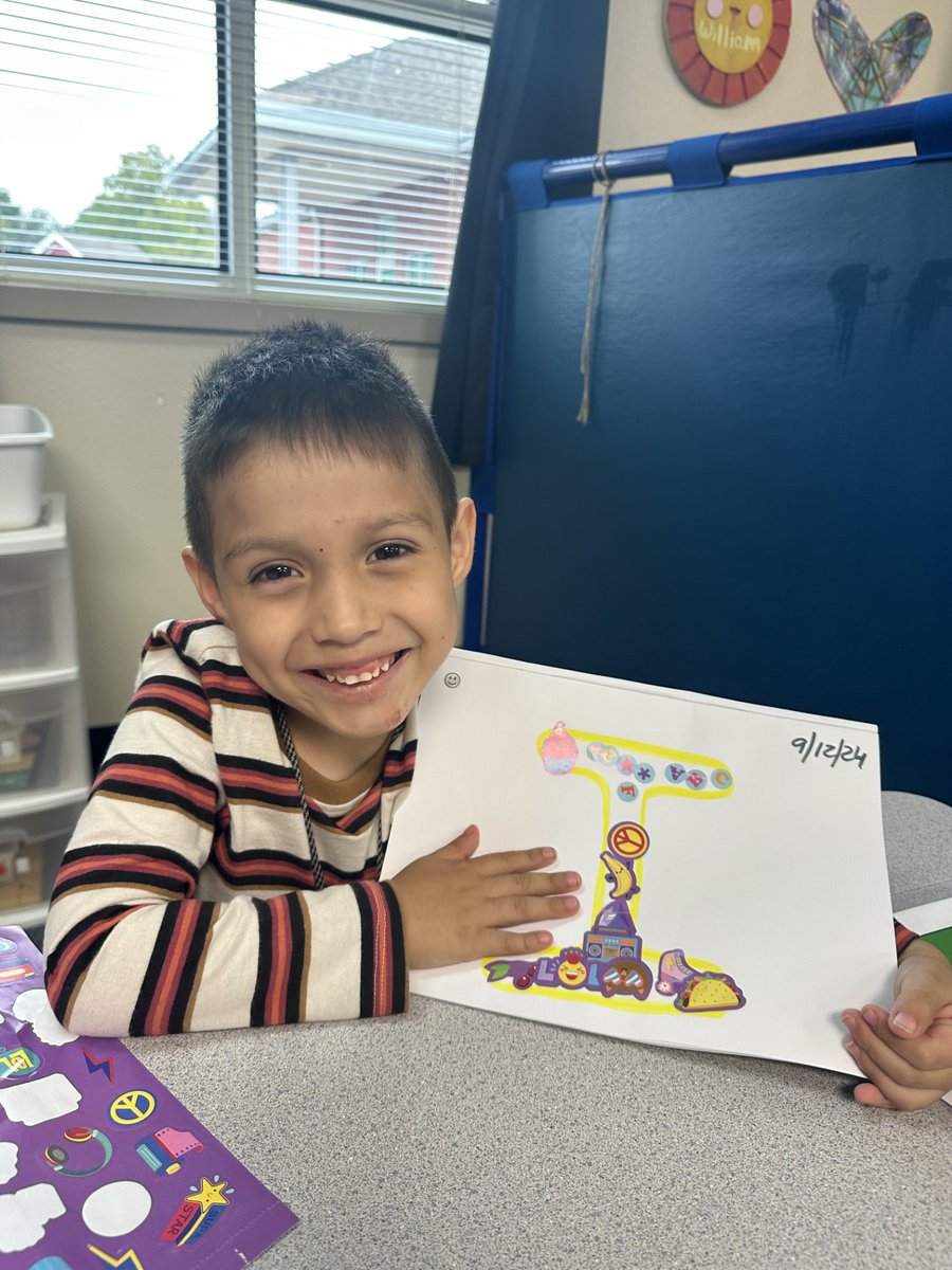 IsaacsECS's tweet image. Today is journal day.Working on fine motor. #finemotormonday #poweredbylearning