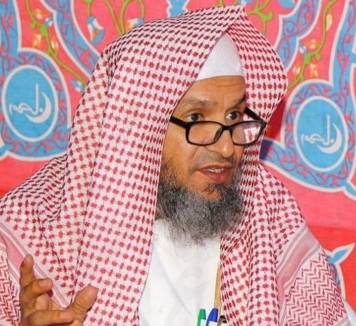 AboEbrahim22's tweet photo. إنا لله وإنا إليه راجعون
توفي الشيخ د/ #عمر_العيد والصلاة عليه غداً الخميس العصر بجامع الراجحي
الله يرحمه ويغفر له كان صورة مشرقة  لطلاب سماحة الشيخ ابن باز رحمه الله شديد التأثر به في تعليم العلم ودعوة الناس للخير والحرص على التوحيد وتفقيه الناس والجلد على التدريس وإلقاء المحاضرات في الجهات الحكومية والملتقيات الدعوية وقضاء الحوائج مع اللطف والبشاشة وحسن الدعابة وارشاد الحجاج وإجابة المستفتين وتوجيه طلاب كلية الشريعة في العلم والتربية والخلق الحسن
عرفته قبل أكثر ٤٠ عاماً بالعلم والدعوة والسفر لأقاصي الدنيا في سبيل العلم والدعوة وتفقد أحوال المسلمين صاحب الخلق الطيب والتواضع والفضل 
هنيئا له محبة الناس وثناؤهم ودعواتهم الله يتقبل منهم
أسأل الله أن يسكنه فسيح جناته وأن يجيزه خير الجزاء عن جهوده وأن يجعل ما أصابه رفعة له اللهم آمين .