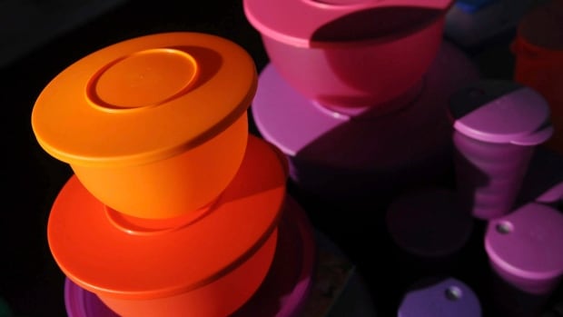 TextforCredit's tweet photo. Tupperware files for Chapter 11 bankruptcy https://t.co/R8G3LKI8P3 https://t.co/Io7snXtoio