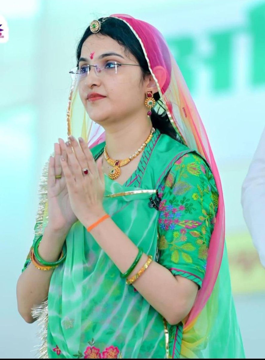 Rinku__Meena's tweet photo. बहुत ही दुखद खबर.... 😭😭😭

समाज ने आज एक लोकप्रिय ,होनहार  बेटी श्रीमती SDM प्रियंका बिश्नोई को खो दिया ।

ये 2-3 दिन से अस्पताल में भर्ती थी बताया जा रहा है ईलाज के दौरान हाईडोज इंजेक्शन दिया के कारण तुरंत मृत्यु हो गई।
https://t.co/VP9xHKih3L https://t.co/BKOguw6nbv