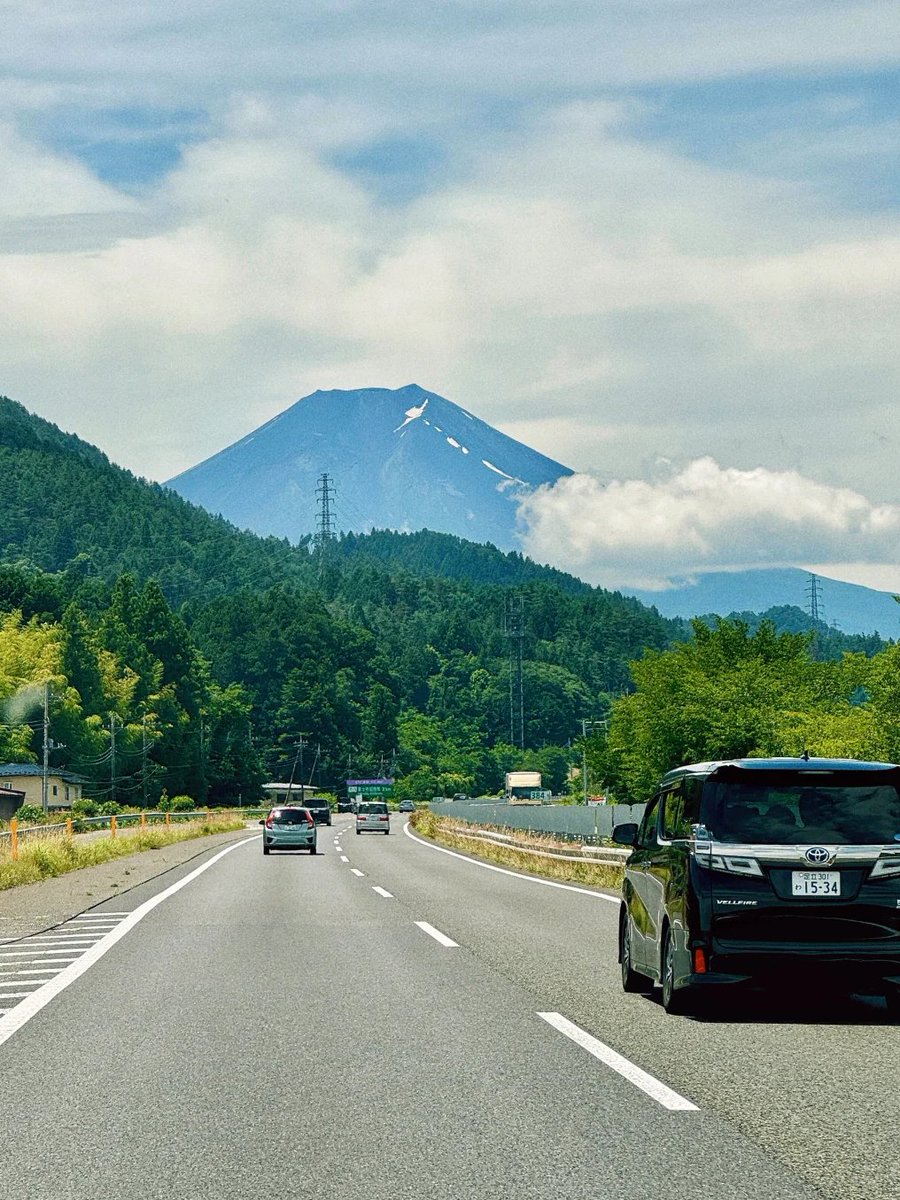 chessas1's tweet photo. 思考は星のようなもので、明るく混沌としていますが、富士山に抱かれて故郷を見つけます https://t.co/bUK6D4Za9R