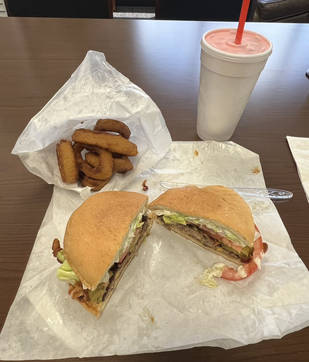 JudgeTrevinoIII's tweet photo. No better way to celebrate #NationalCheeseburgerDay than to have a bacon cheeseburger from the best burger joint in Houston, @ChampBurgerHou. Champ Burger & the Saladino family have been serving the best burgers in Htown for over 60 years here in #SecondWard. Gracias! β€οΈπππ https://t.co/VXqD518zcd