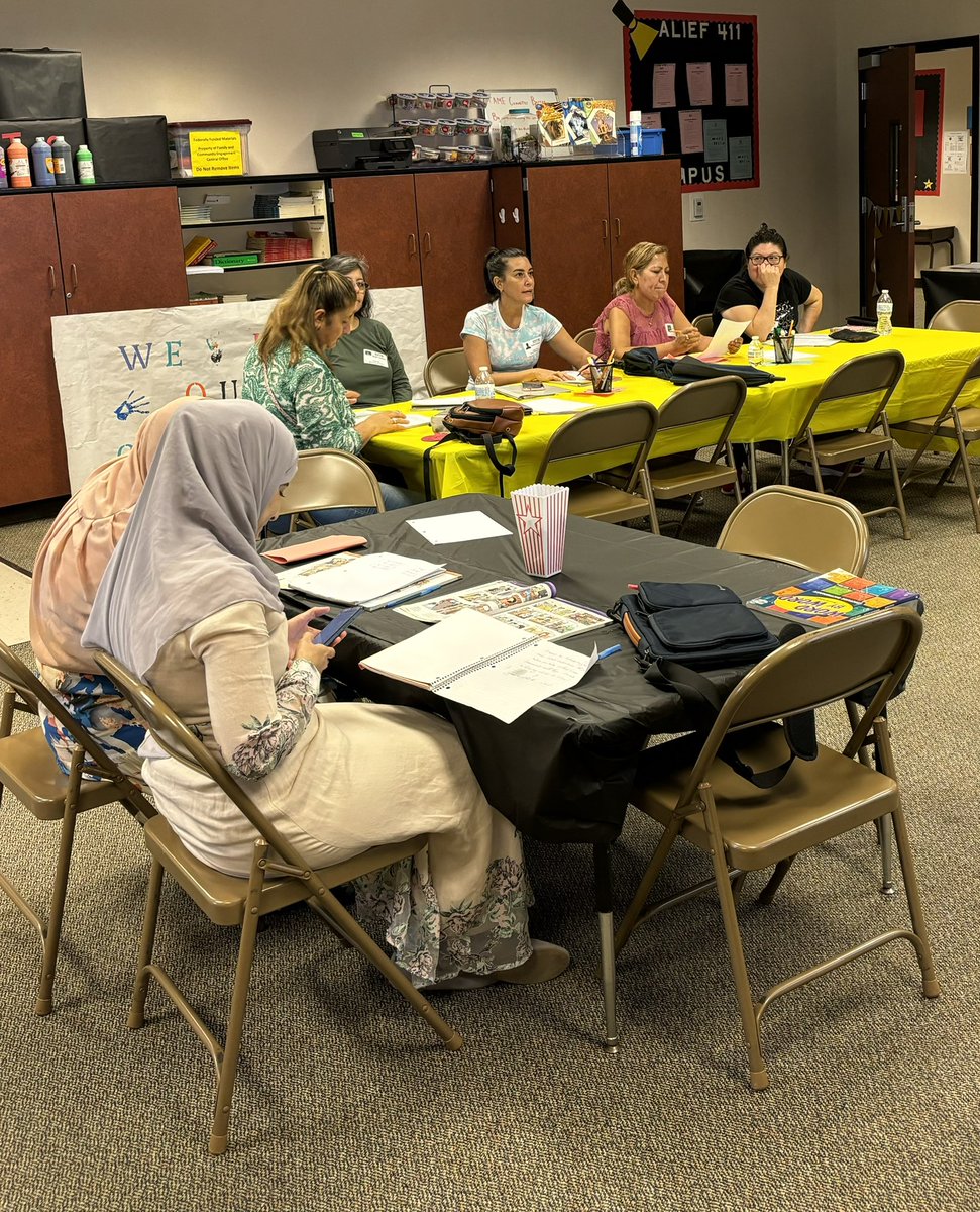 Family Center Spotlight: Our FREE English class is going strong!! Join us every Tuesday and Wednesday at 9:00 am in the Family Center. Participar en la clases de inglés GRATIS todos los martes y miércoles a las 9:00 a. m. en el Centro Familiar <a href="/hearnehusky/">Hearne Elementary</a> 🐾