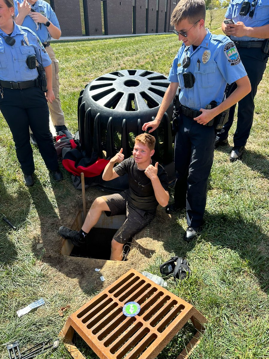 Knoxville_PD's tweet photo. Great job by our Cadets, who worked together as a team this afternoon to rescue four kittens that were trapped in a storm drain at the Public Safety Complex. They also purchased cat formula and food to help nourish the kittens after they were successfully rescued. https://t.co/IJlfjwfLx2