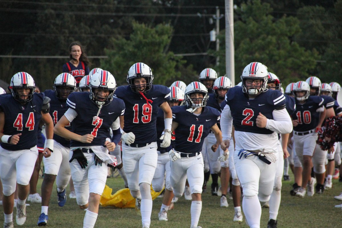 Congrats to the varsity football team on a great game last week!

＊Picture credit to Margo in the class of 2026