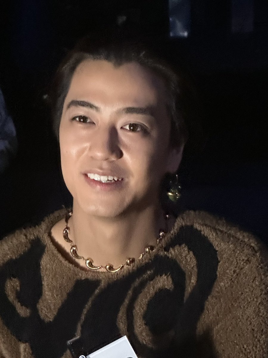 modeetmode_jp's tweet photo. 現在イタリア・ミラノで開催中の2025年春夏ファッションウィーク「エトロ」のコレクション会場にKing&amp;Princeの髙橋海人さんが来場。#etro #KingandPrince #髙橋海人 https://t.co/DVRgdlN3ej