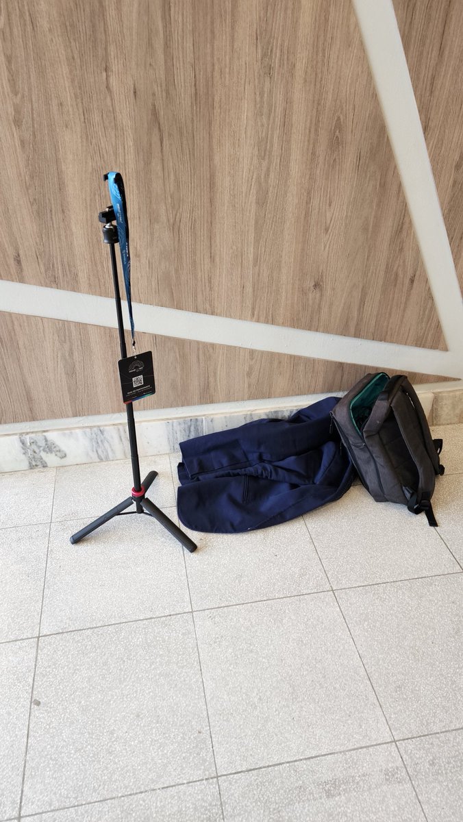 ayubio's tweet photo. Esse tripé, esse paletó e mochilas no chão tem sido meu corridor office Das últimas horas na apuração desse acesso em massa ao X diante do bloqueio judicial. Querida internet, me ajudem em algo que aqui estou com dificuldade de levantar: quais sites populares para brasileiros são servidos pela CloudFlare e que ficariam offline caso sejamos obrigados a bloquea-la nacionalmente? Enviem screenshots provando, por favor. Preciso dar exemplos bons das consequências disso.