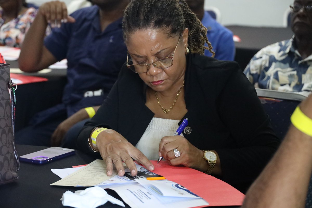 Delroychuckjm's tweet image. Approximately one hundred Justices of the Peace from Hanover were today  sensitized on matters concerning land by @NLAJamaica, birth &amp;amp; death by @RGD_Jamaica
and estate management by the @Agd_jamaica

#Firstclassjusticesystem #Accesstojustice
