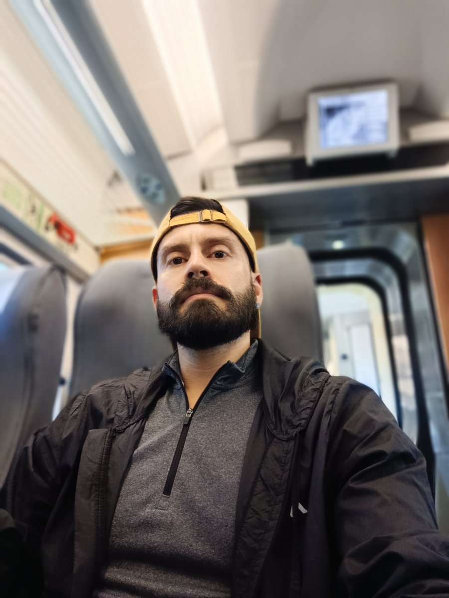 jlmendozas's tweet photo. Pretendiendo ser #maloso 🧔🏻😅 https://t.co/3Wrz3sNTuc