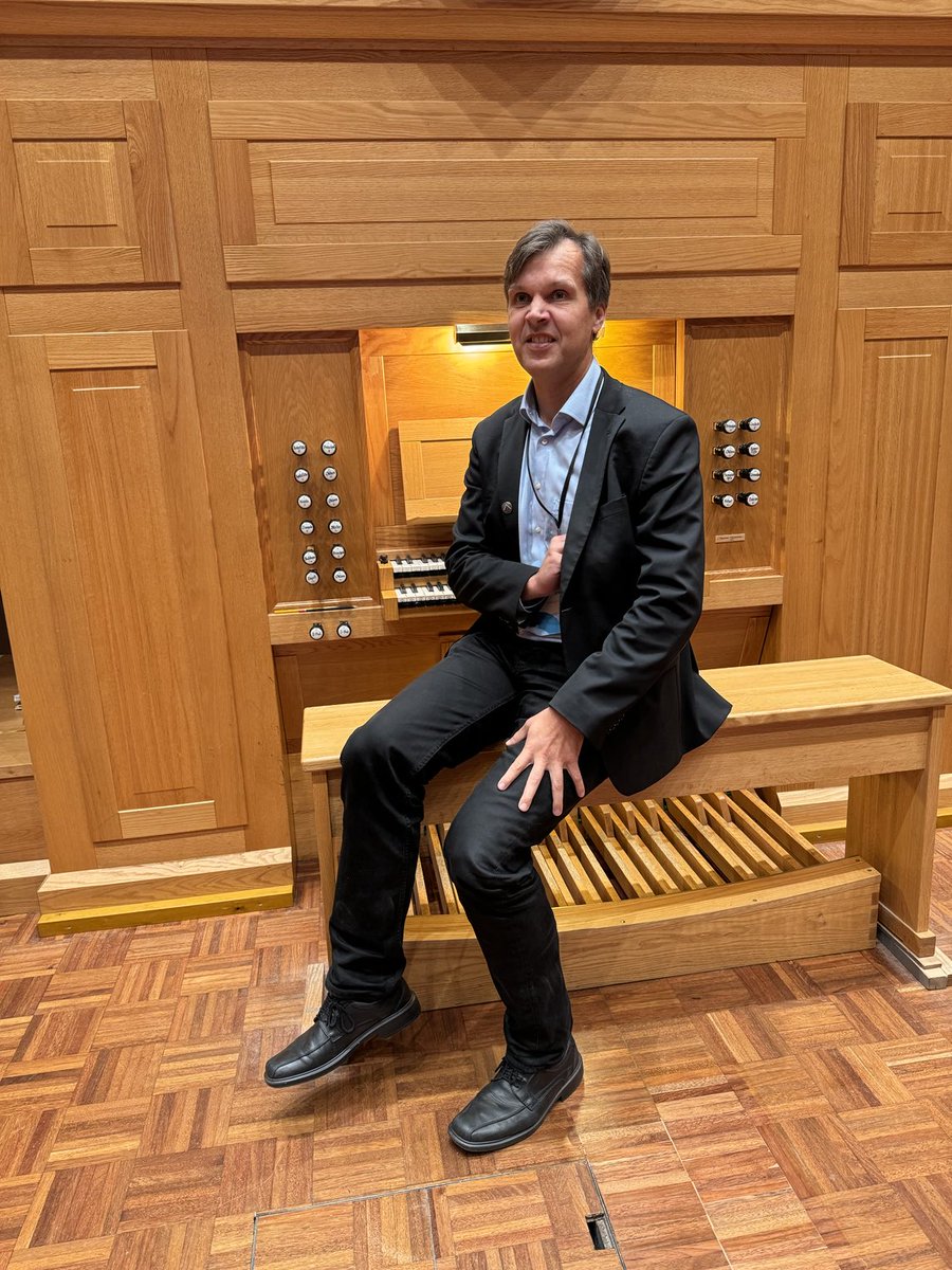 Meidän #eskopäivät2024 tapahtumassa Paulus Torkki aloitti puheenvuoronsa kajauttamalla uruilla Nälkämaan laulun. 

Kajjjaanilaisille terveisiä - seuraavalla kerralla mukaan vaan, ping ⁦<a href="/Kainuunhva/">Kainuun hyvinvointialue</a>⁩ 

#eskosystemsoy