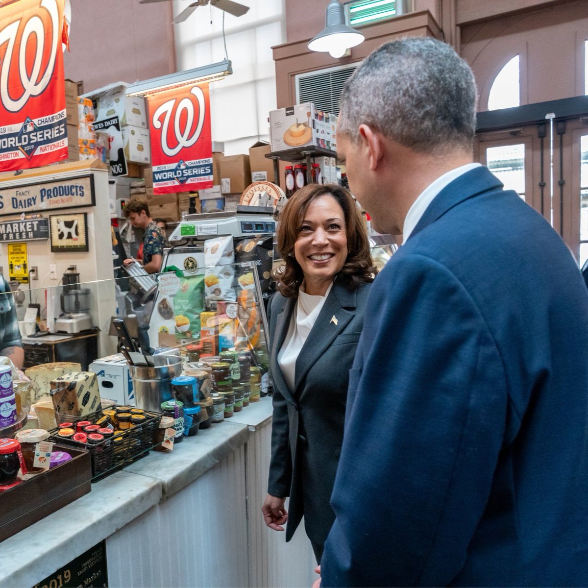 KamalaHarris's tweet photo. Our small business owners are the backbone of America’s economy. 

When small business thrives, our communities thrive. https://t.co/P79n0CM5s0
