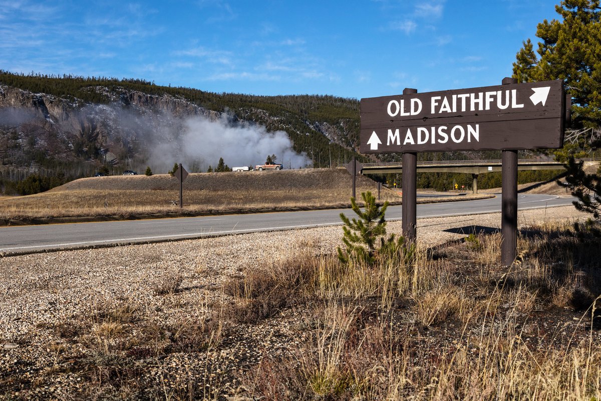 yellowstonehike's tweet photo. Woman sustains thermal burns in Yellowstone National Park https://t.co/gUUi60qBCY https://t.co/3bepZck8dv