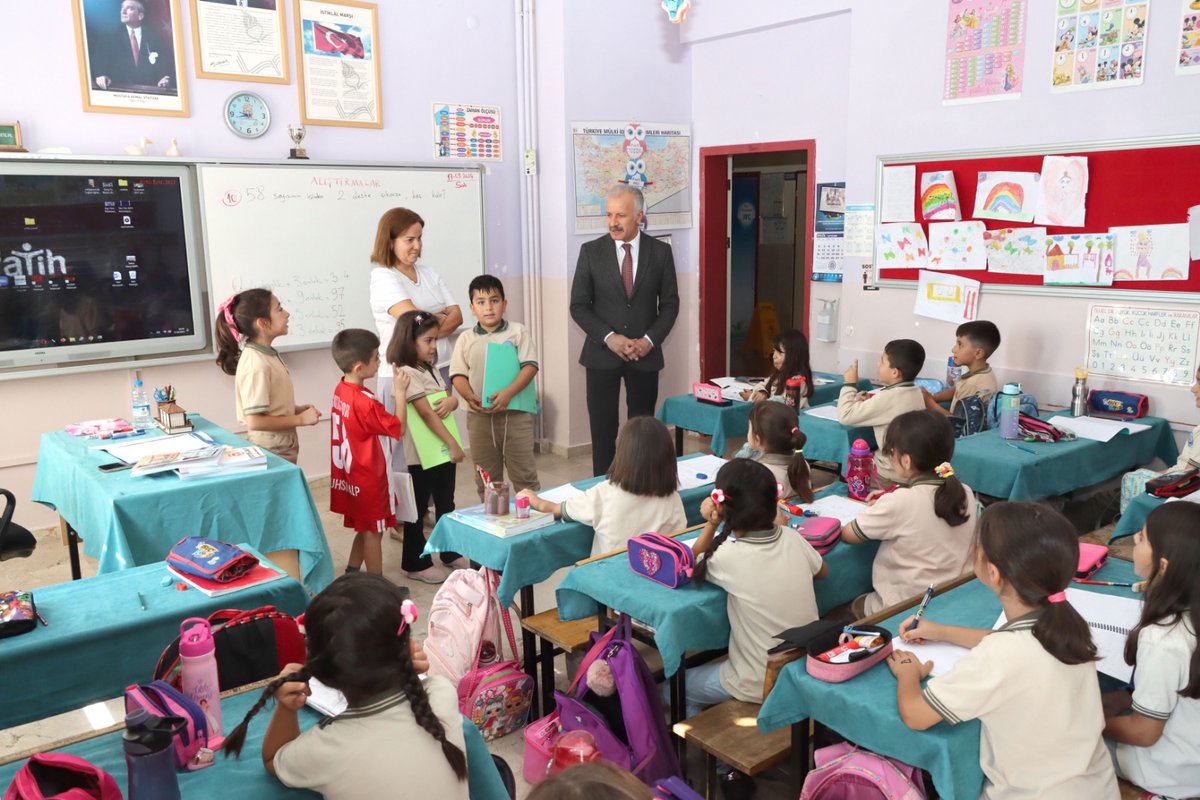 nss_58's tweet photo. Millî Eğitim Müdürümüz Necati Yener, Necdet Şükriye Selen İlkokulunu ziyaret etti. Okul idarecilerinden okulun durumu hakkında bilgi alan Yener, daha sonra sınıfları ziyaret ederek, öğrencilerle sohbet etti.

@tcmeb 
@Yusuf__Tekin 
@valisimsek 
@necatiyener_ https://t.co/4728lW0rdw