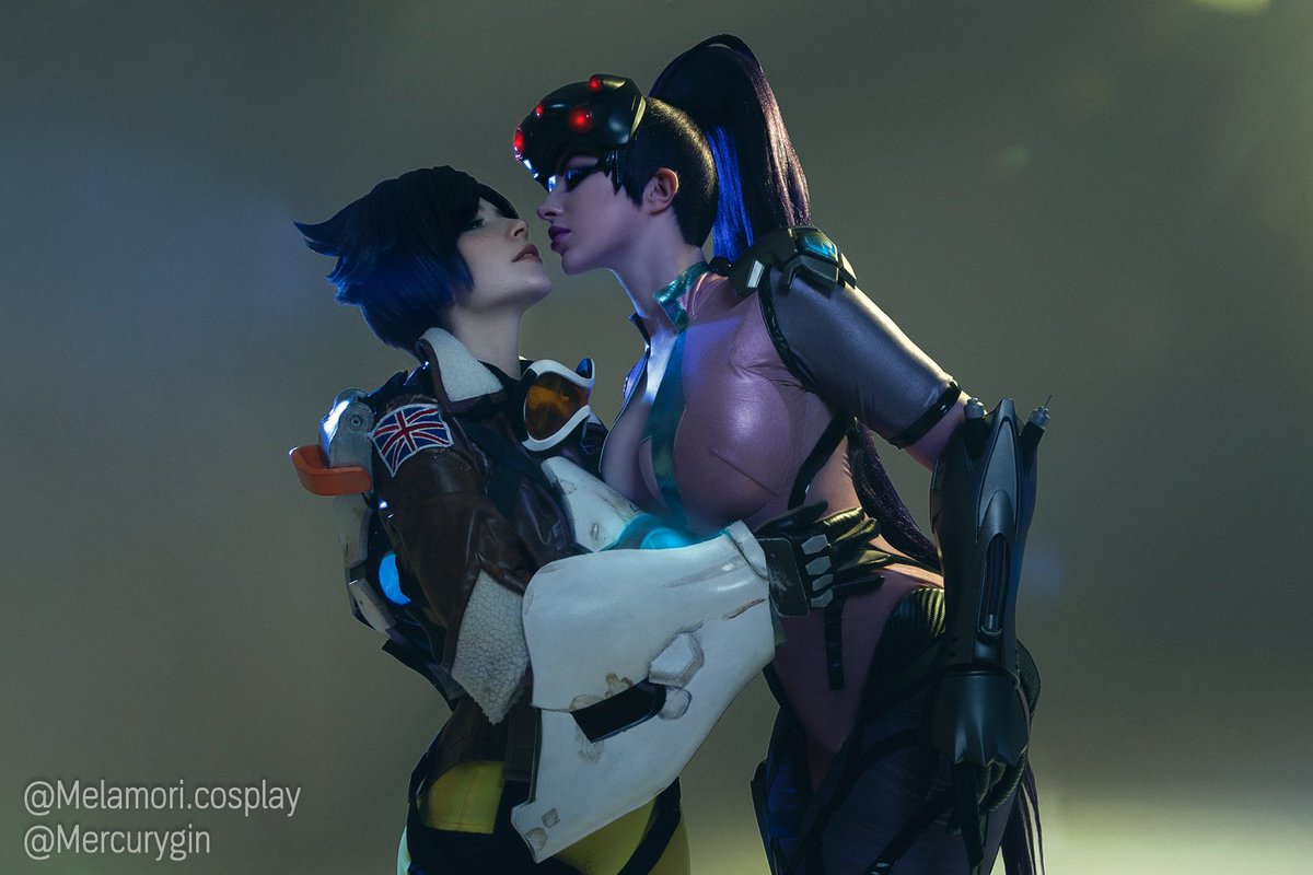 mercurygin's tweet photo. The Sun and the Moon of Overwatch 🌗
Me as Tracer
@MelamoriNyan as Widowmaker 💜💜💜 https://t.co/HaMAIJphSU