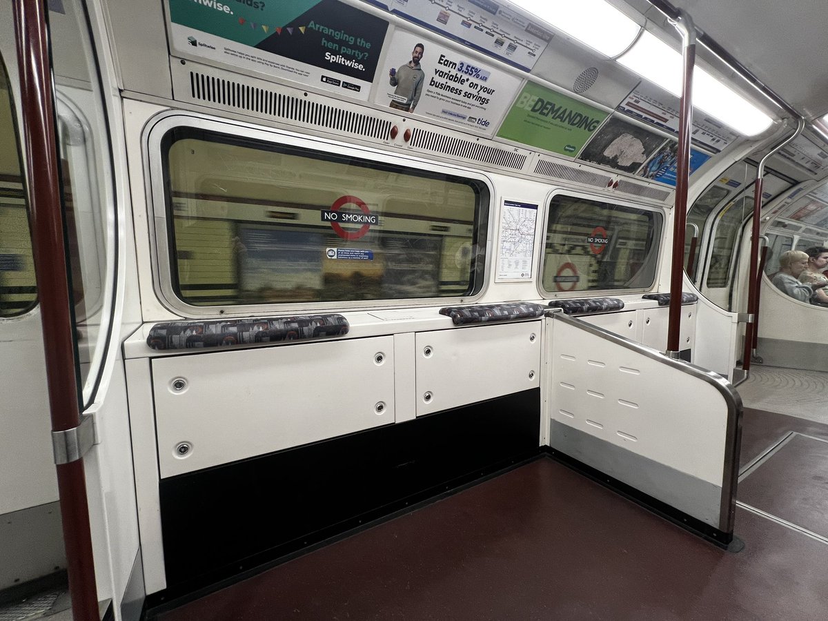 capturedlondon's tweet image. These new Bakerloo line carriages… #Bakerloo #London #TFL