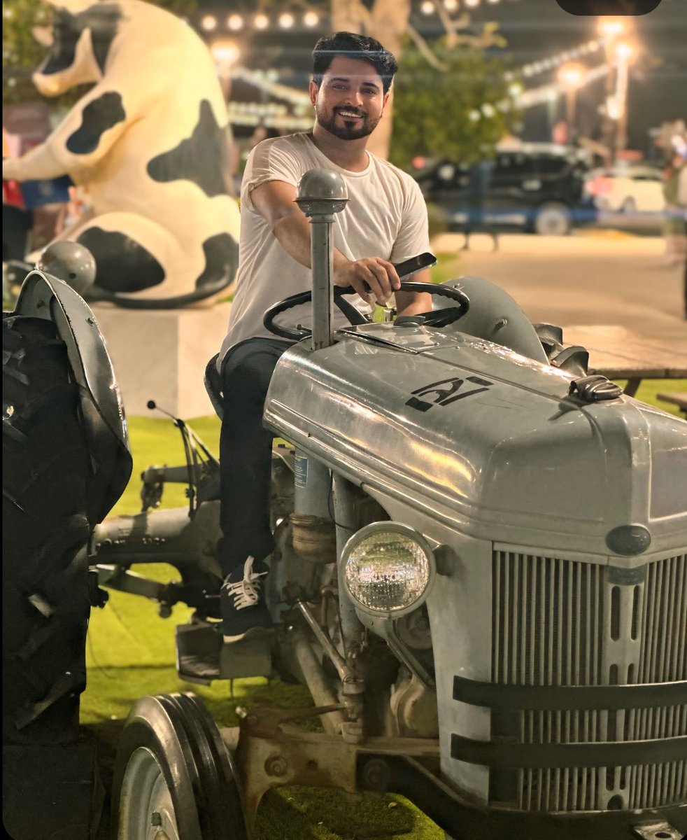 Iam_Mudasir1's tweet image. Hamary pass Tractor 🚜 hai 🤣tumhary pass kia hai 🤭 #LockBridge 🔐
#Hero