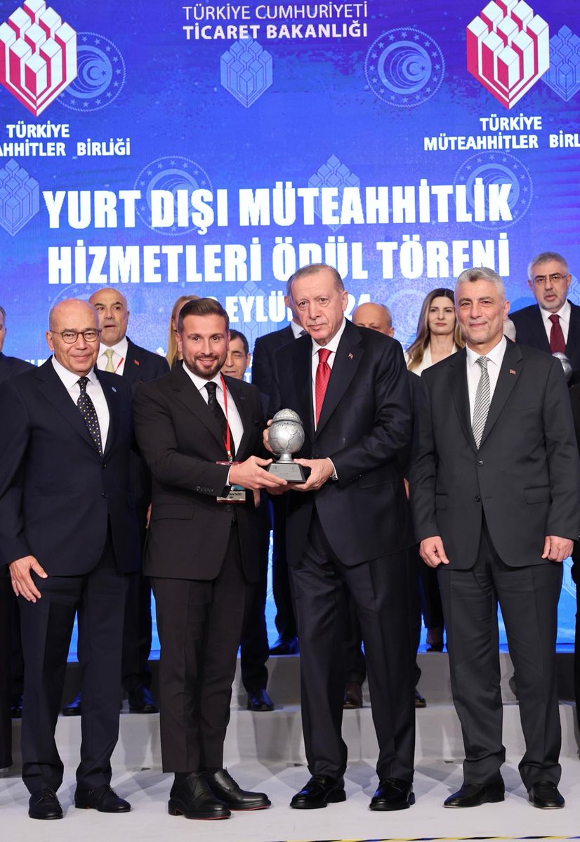 NKYArchitects's tweet photo. Türkiye Müteahhitler Birliği tarafından düzenlenen Yurtdışı Müteahhitlik Hizmetleri Başarı Ödülü Töreninde CEO'muz Sayın Birhan Emre Yazıcı, Sayın Cumhurbaşkanı'mız Recep Tayyip Erdoğan'dan uluslararası başarımız adına ödülümüzü aldı. https://t.co/aFToP2y3Ad