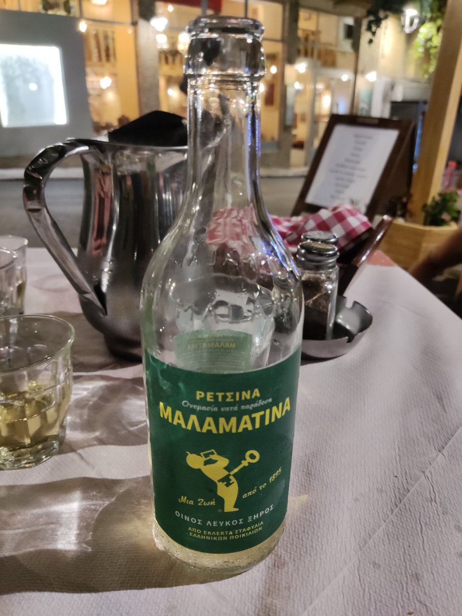 Qabdany11's tweet photo. Malamatina és el que et passa quan beus varies copes de Ρετσινα. https://t.co/5xezfB2Asg