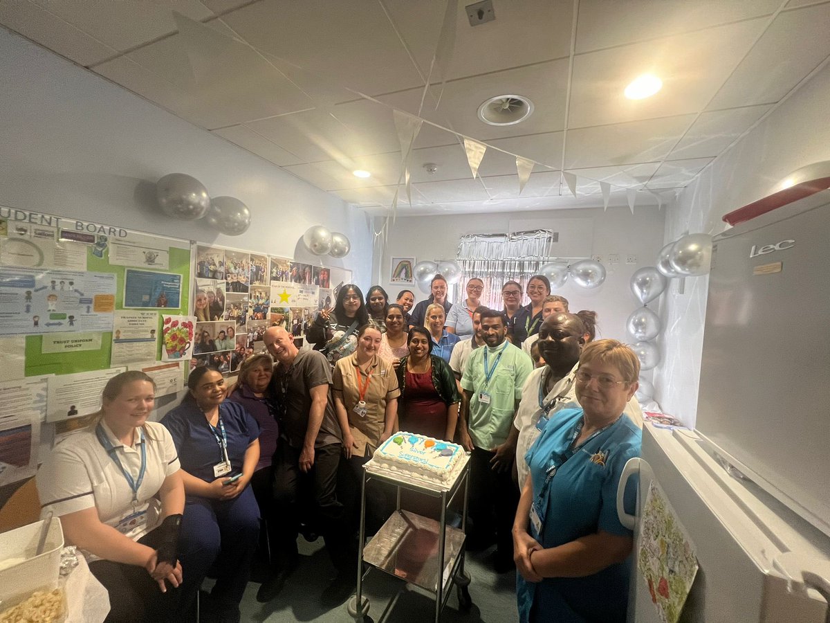 A1RespMFT's tweet photo. Celebrating our silver accreditation score with our colleagues from @A2Respiratory 🌟🎉 #TeamResp 🫁 @LizWilson_1 @rachrobertson01 @MrsArdron https://t.co/U7oUvwIxfc