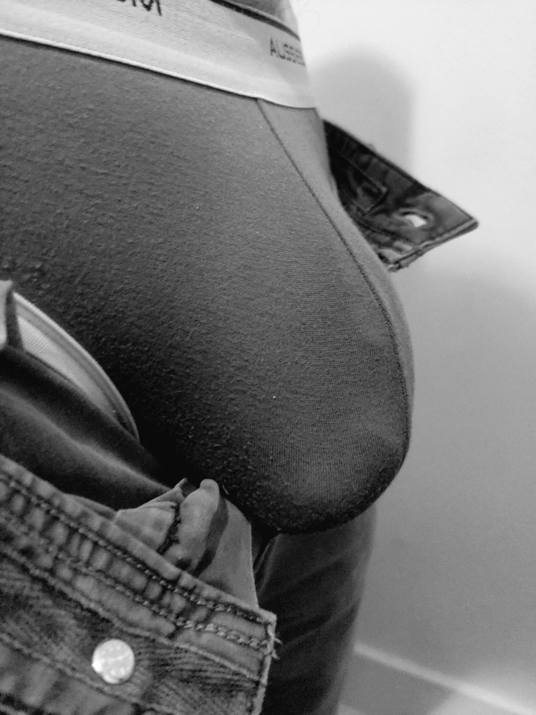 Been a while since I posted anything. Just felt like a bit of attention... 😇 #bulge
