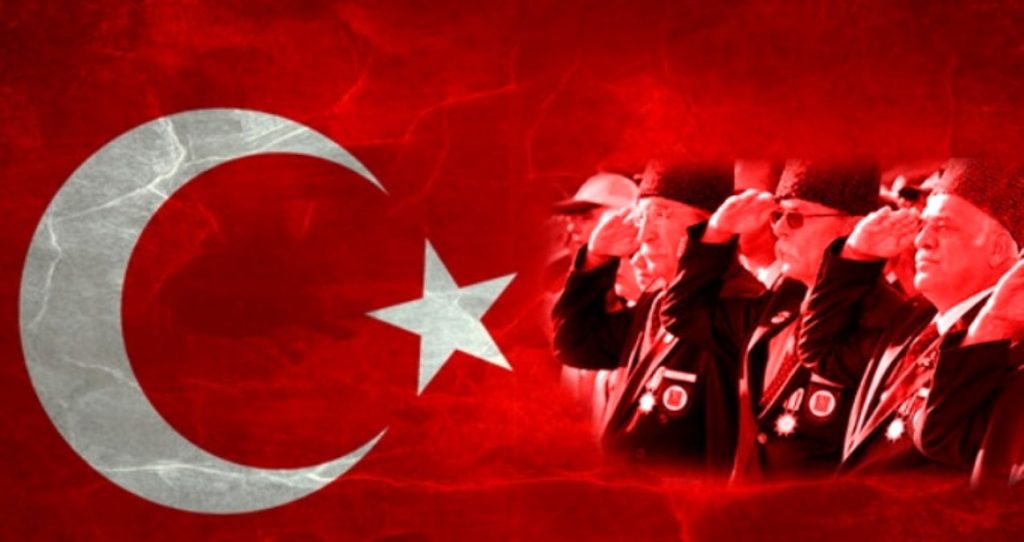 "Gazilerimiz, vatanımızın teminatı, milletimizin onurudur. Bizlere bu topraklarda özgürce yaşama imkânı sunan, canlarını ortaya koyan bu kahramanlara minnet duymak bir vatandaşlık borcudur. Gaziler Günü'nde, başımız dik, kalbimizde derin bir saygıyla onları anıyoruz."