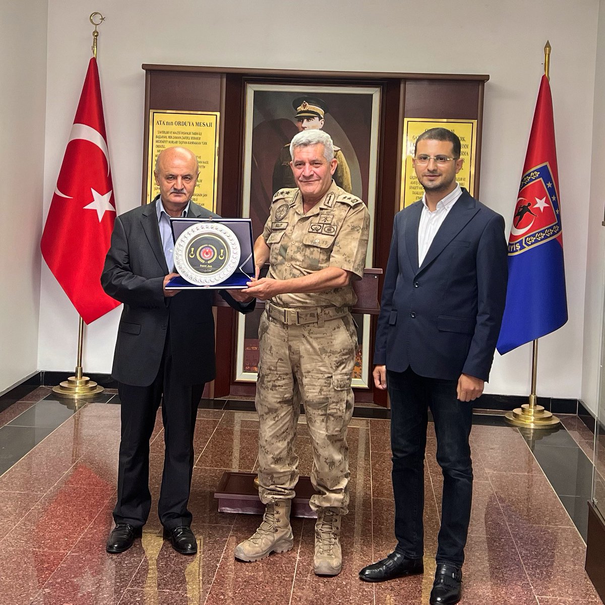 Van Jandarma Asayiş Kolordu Komutanımız Tümgeneral Sn.Ünsal Bulut’a Hayırlı olsun Ziyaretinde bulunduk