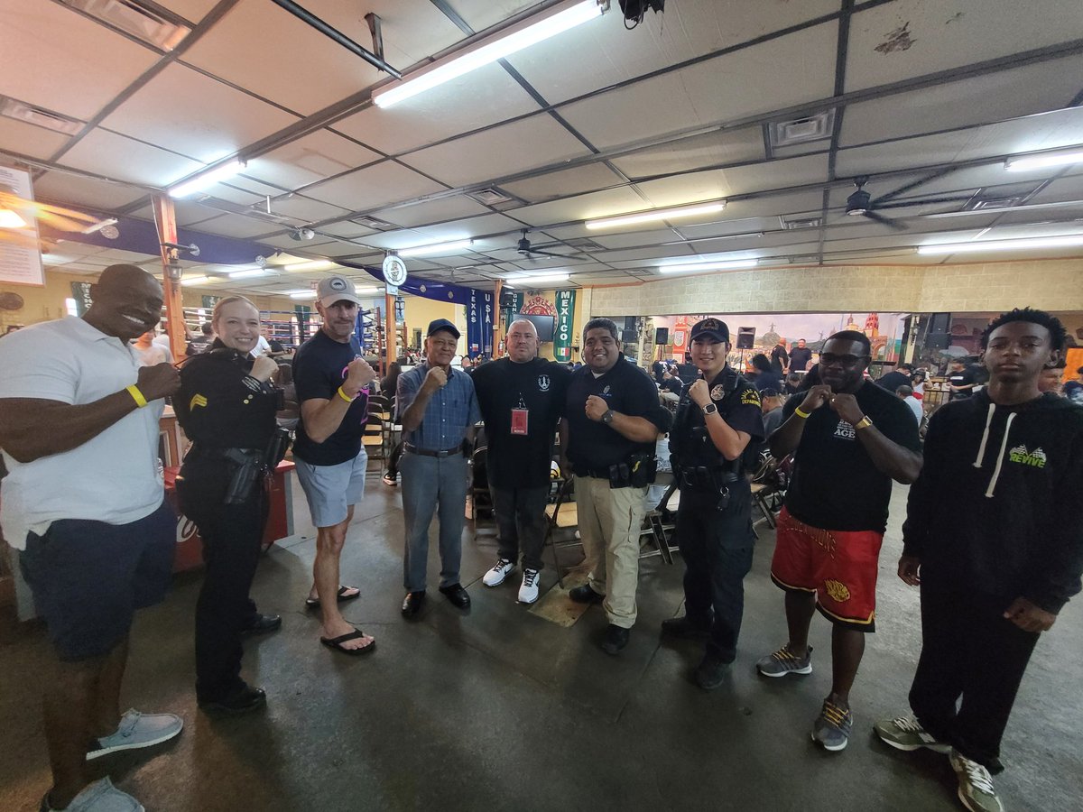 Thank you to Casa de Guanajuato for inviting us to your boxing tournament. We had a great time with the community. Good luck to all participants! #UNIDOS