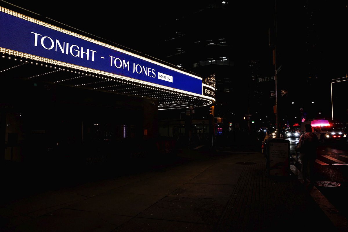 Tom Jones (@realsirtomjones) on Twitter photo Brooklyn you were magnificent! ✨🇺🇸🙏
Next stop <a href="/BeaconTheatre/">Beacon Theatre</a> tonight!
#nyc #AgesandStages #tour
📸 Ehud Lazin
👔 <a href="/hawkwc2/">PeterHawker</a> Brooklyn you were magnificent! ✨🇺🇸🙏
Next stop <a href="/BeaconTheatre/">Beacon Theatre</a> tonight!
#nyc #AgesandStages #tour
📸 Ehud Lazin
👔 <a href="/hawkwc2/">PeterHawker</a>