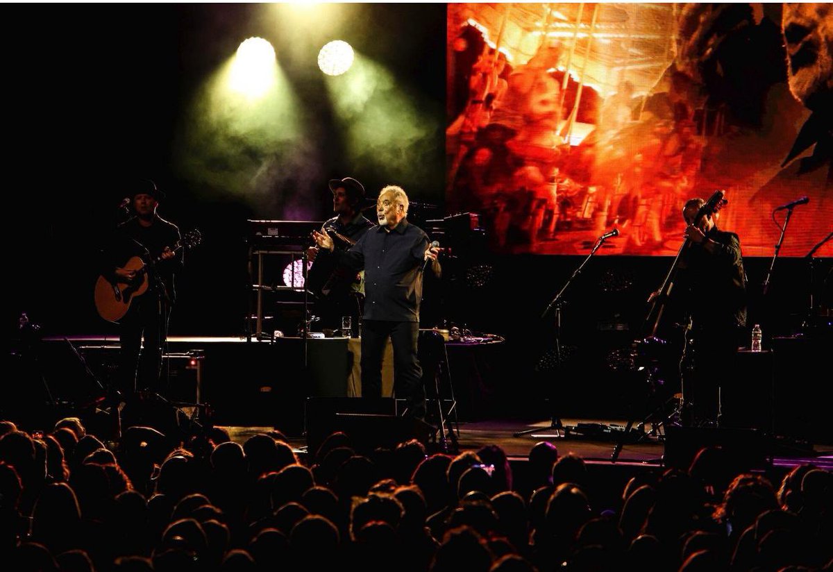 Tom Jones tweet media