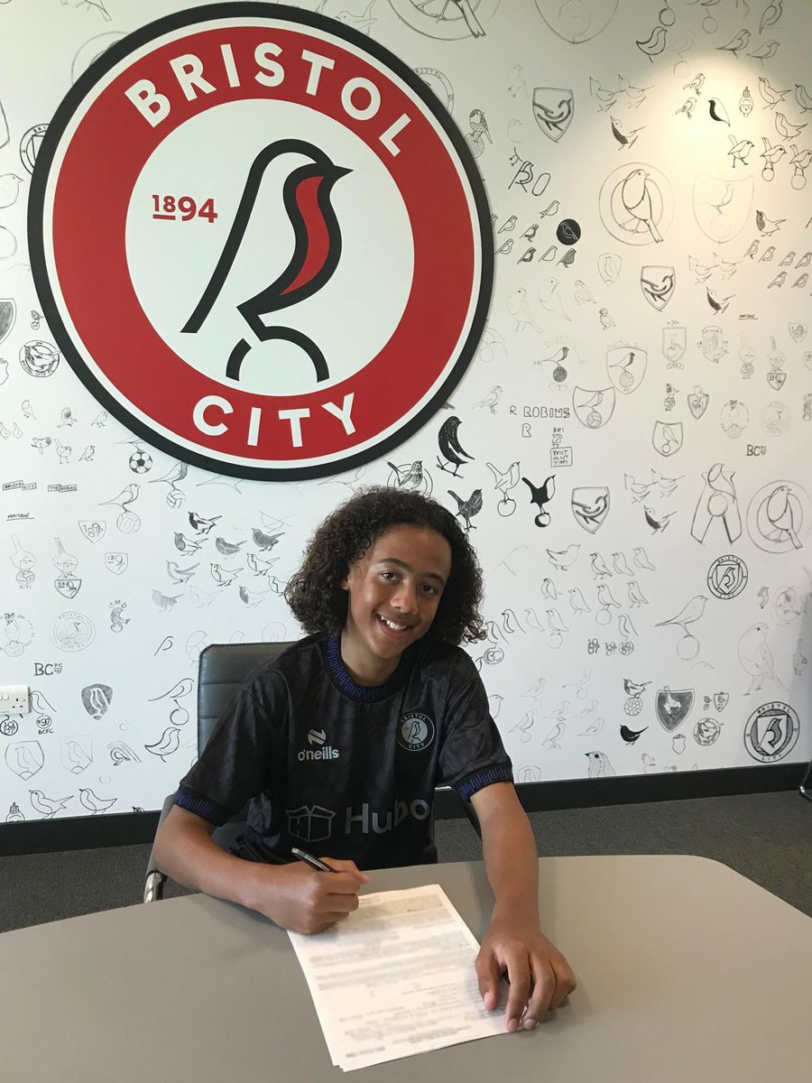 BristolCityAcad's tweet photo. 👏 Another exciting young player joins our Academy!   

Welcome to #BristolCity Damari! 👋 https://t.co/3WmOhGBeju