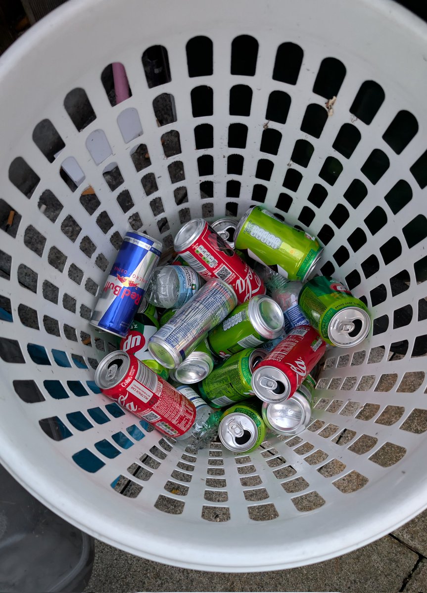 techbuzzinfo's tweet photo. Here's a simple free HACK. I use to travel more waste my time standing in queues go to broken machines and then ones that break halfway though my bag all for them cabbage green clowns and still nobody can tell what the CEO of the DRS #scamcycle is on. How about hacking that?? https://t.co/YDvHA3G5Ze
