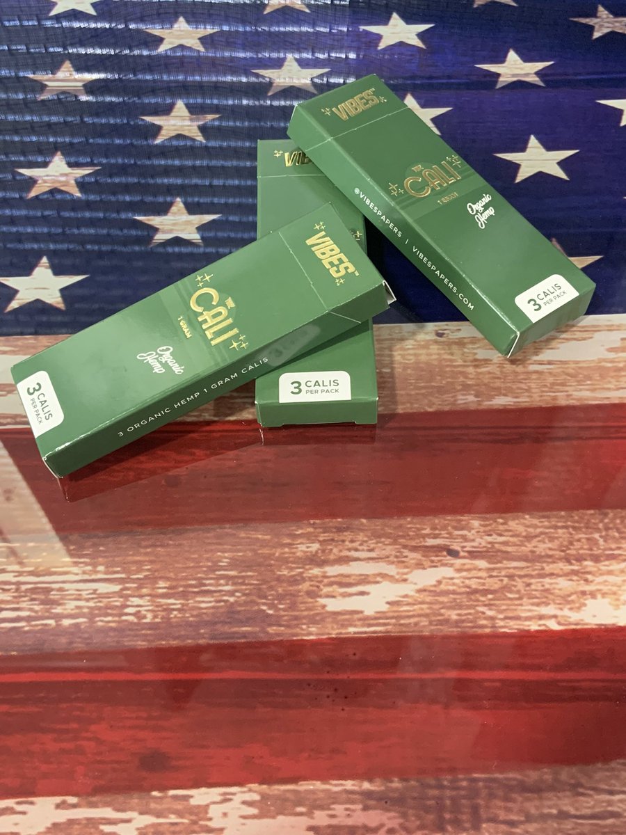 ChronicSession's tweet photo. I just saw a #twitterX post that a person said he was having a hard time #rolling a #joint.. we all know #rollingup is hard so #vibespapers made an easy way to be able to #smoke just #stuffandpuff #BuyNow and start the #sesh 👇🏿 https://t.co/af7DsLUO6A https://t.co/WdT1ld8poz