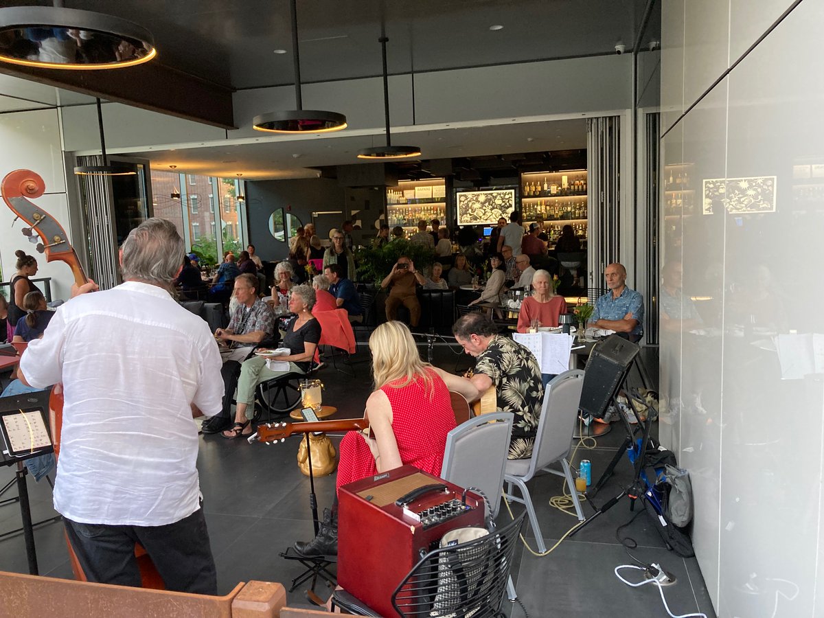 Easy distractions on beautiful afternoons
jeffspevak.com