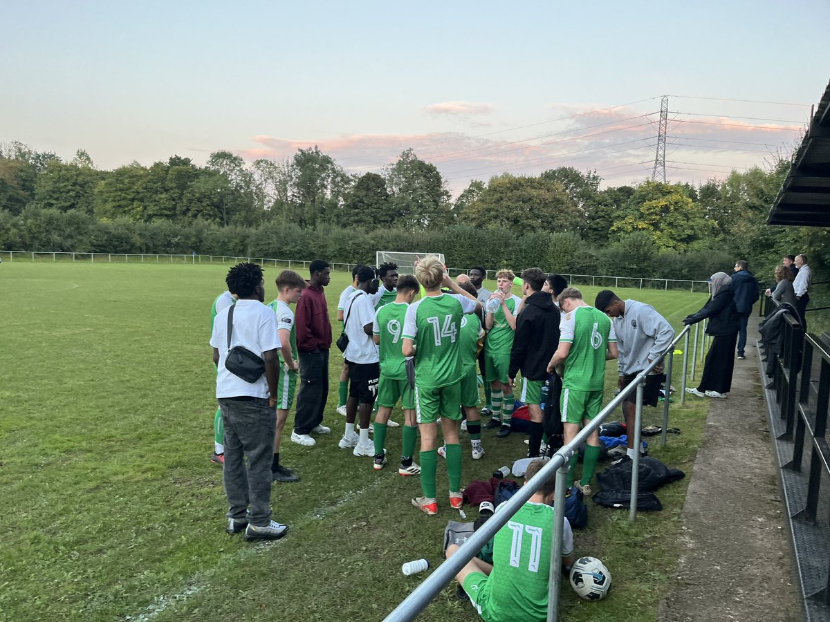 Llandaff Cosmos 1️⃣ - 0️⃣ Pentwyn Dynamos 

Hard fought win on a difficult pitch. Debuts for Ben Holt,  Mamadou and Kay 💪

Battled hard and deserved the win.