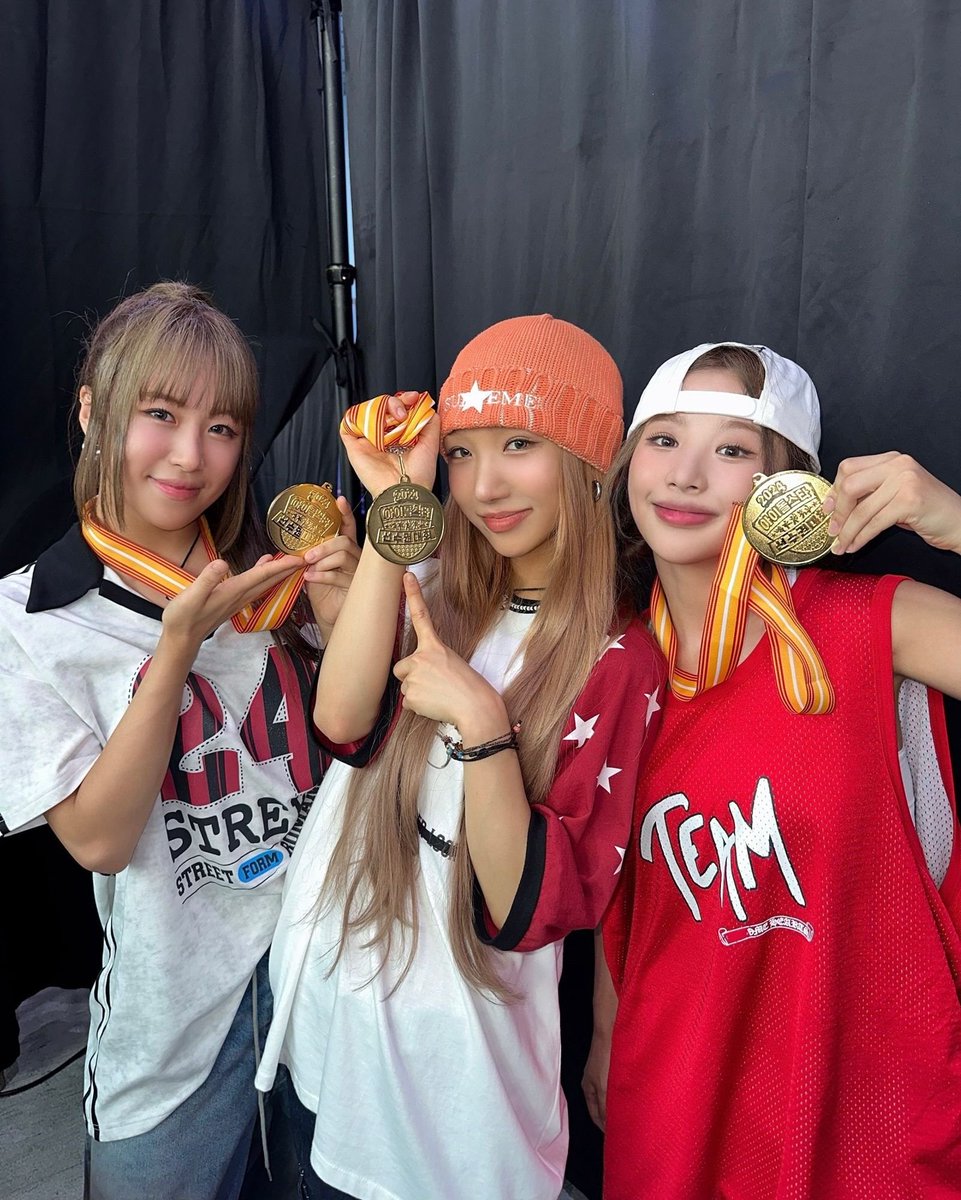 BVILLAINBRASIL's tweet image. “BADVILLAIN se torna o primeiro campeão de break dance no ISAC 2024”. 

 “BADVILLAIN o novo grupo feminino mais forte da 5ª geração’, foram coroadas como as melhores dançarinas”  

🔗 naver.me/54LmVEEe

#배드빌런
#2024아이돌스타선수권대회
#2024아육대

#아육대