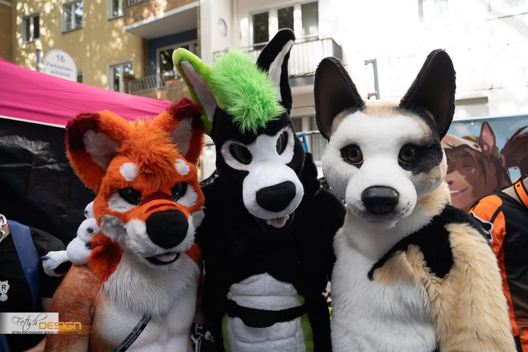 Wild dogs are unleashed.
W/ <a href="/justTECKit/">TECK</a> <a href="/stefan_shepherd/">Bestestest Boi ™</a>
📷 <a href="/BlnFetish/">Fetish_Design_Berlin</a>