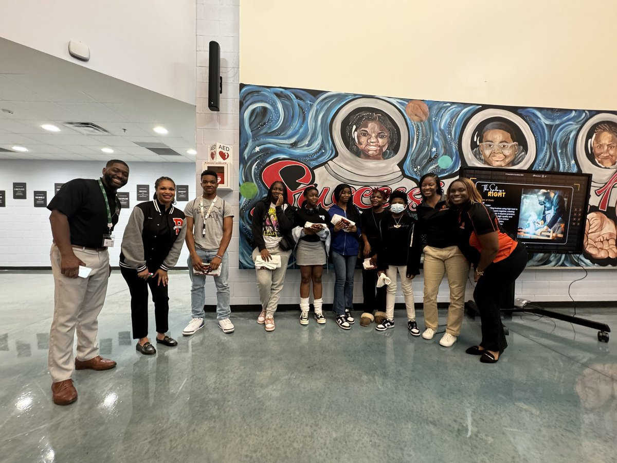 CassandraVJames's tweet image. 🚀 The PCI recruitment tour has landed at McNair! A huge shoutout to the incredible Astros team @TaccaraRei @maddenjthomas00 for letting us share our #ImpactfulProgramming with your scholars. We had a blast and can’t wait to see these future stars join our PCI galaxy.