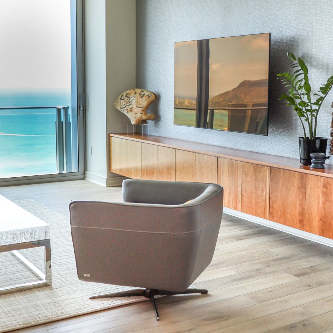 BloomAgnDesign's tweet photo. Step into paradise 🌊✨ This stunning Hokua Penthouse has the most breathtaking ocean views and a sophisticated design. 🏝️ Ready to elevate your home? Book a discovery call today! 🛋️✨ 

#LuxuryLiving #PenthouseViews #HokuaPenthouse #BookNow #IslandLife https://t.co/zpda0rDloz